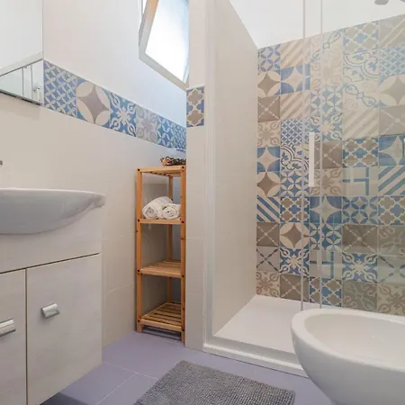 Mikao - アパート *